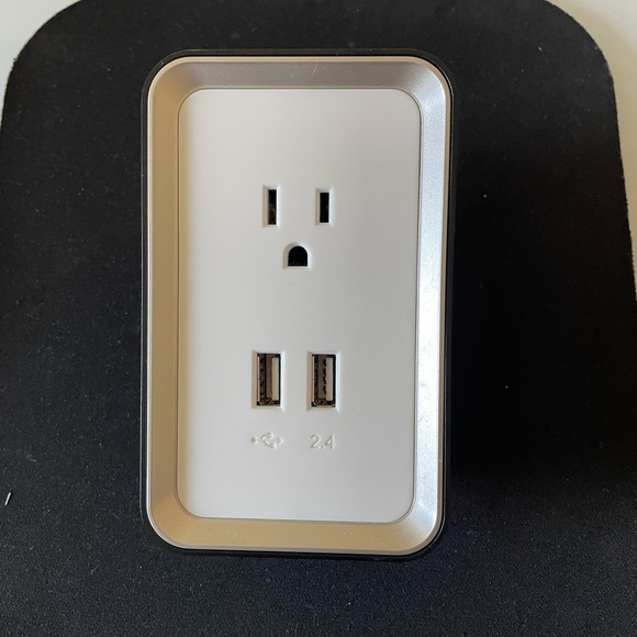 Sharper Image Plate Power USB Plug - Picture 2 of 3